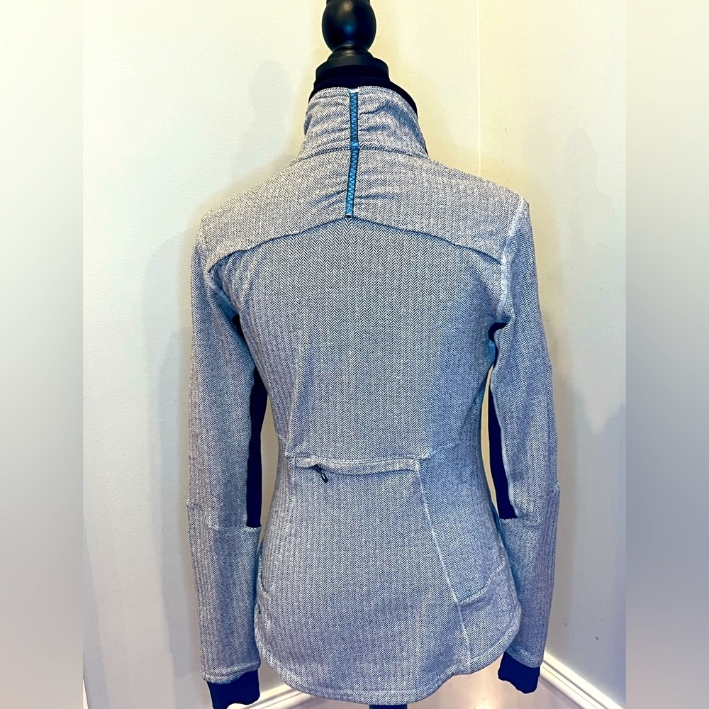Lululemon Base Runner 1/2 Zip
Heathered Herringbone Black White /Black. 8 - Picture 5 of 7